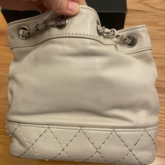 Preloved Chanel bucket chain bag-full set - Picture 5 of 13